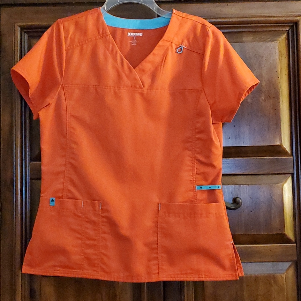 Scrub top